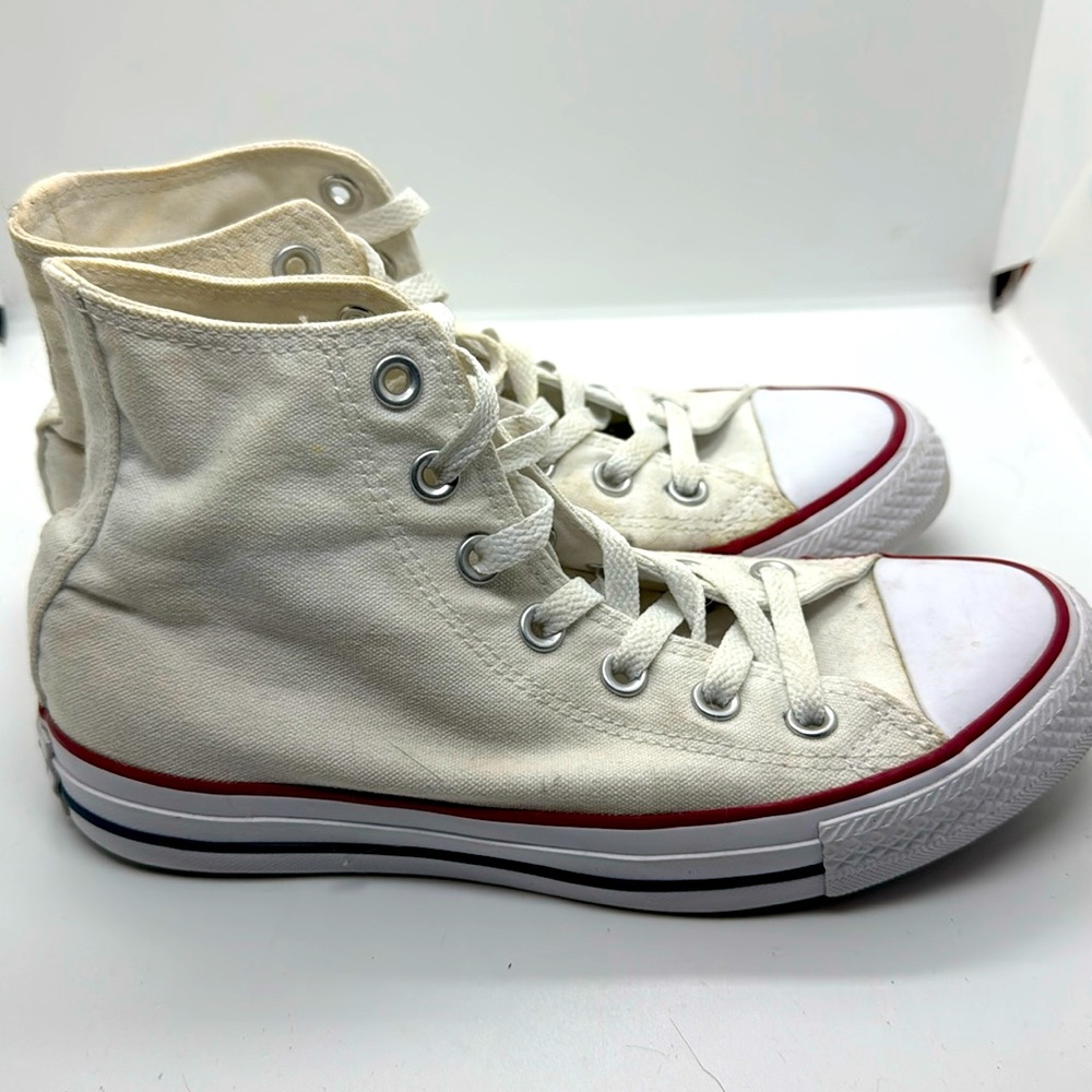 Women’s Converse canvas hi top Chuck Taylors Size 7